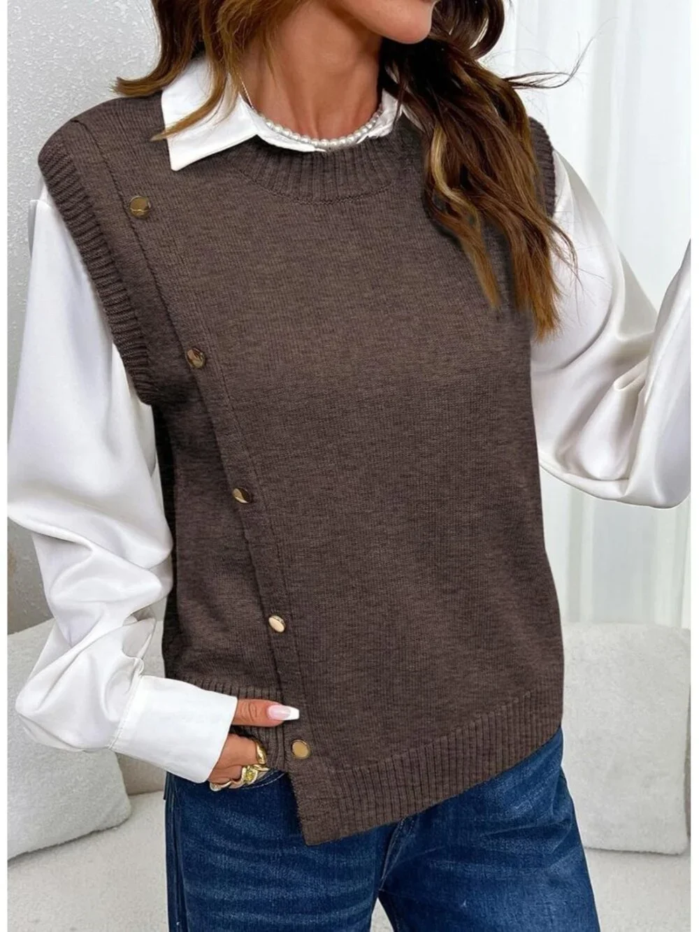 Women's Coffee Sleeveless Round Neck Casual Button Decoration Sweater Vest